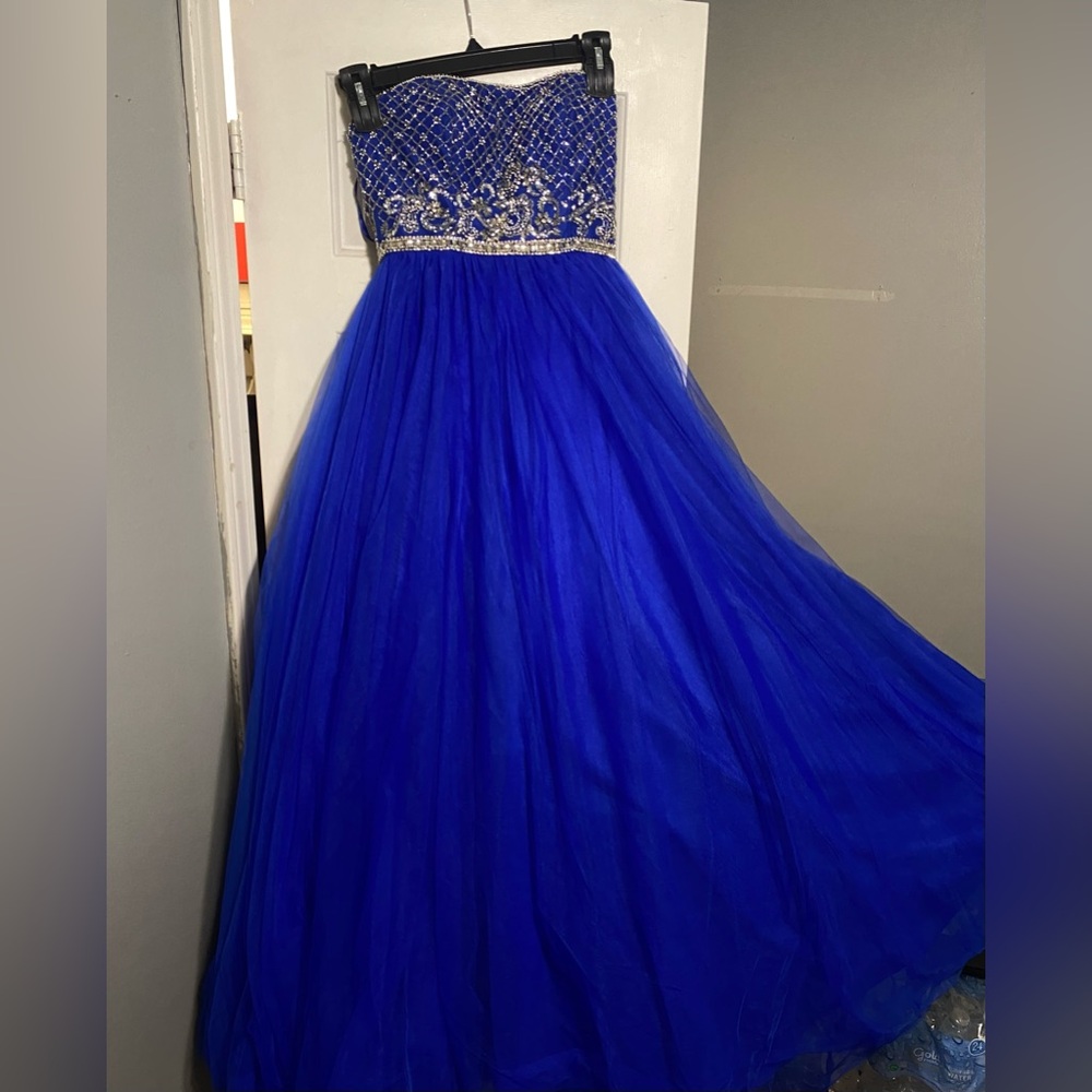 10/10 condition worn once corset back built in tule